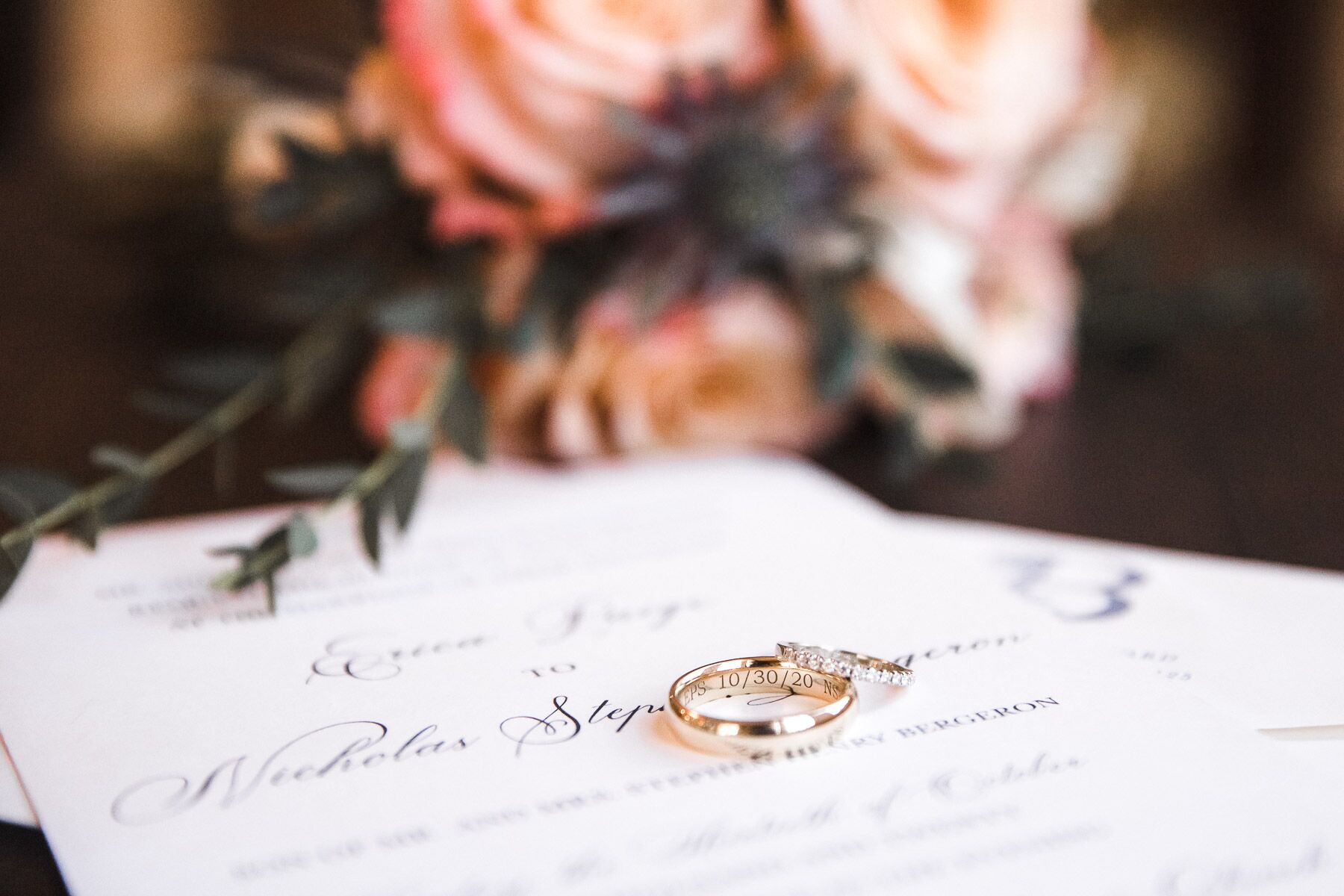 wedding invitation with rings and flowers